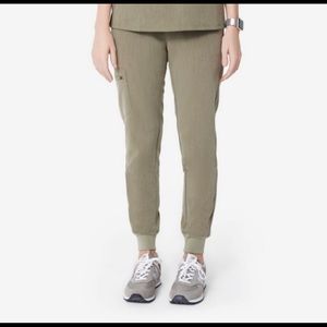 ISO heather olive zamora/joggers small petite or medium petite